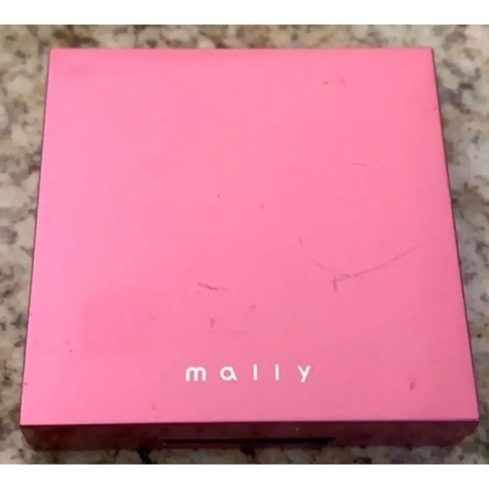 MALLY BEAUTY - 🎉HP🎉 NWT Visable Skin Bronzer/